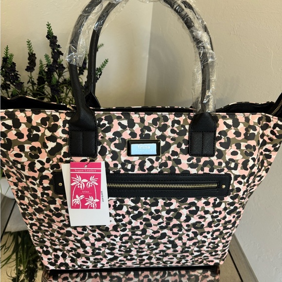 NWT Trina Turk leopard Print Tote with adjustable strap - Picture 2 of 6